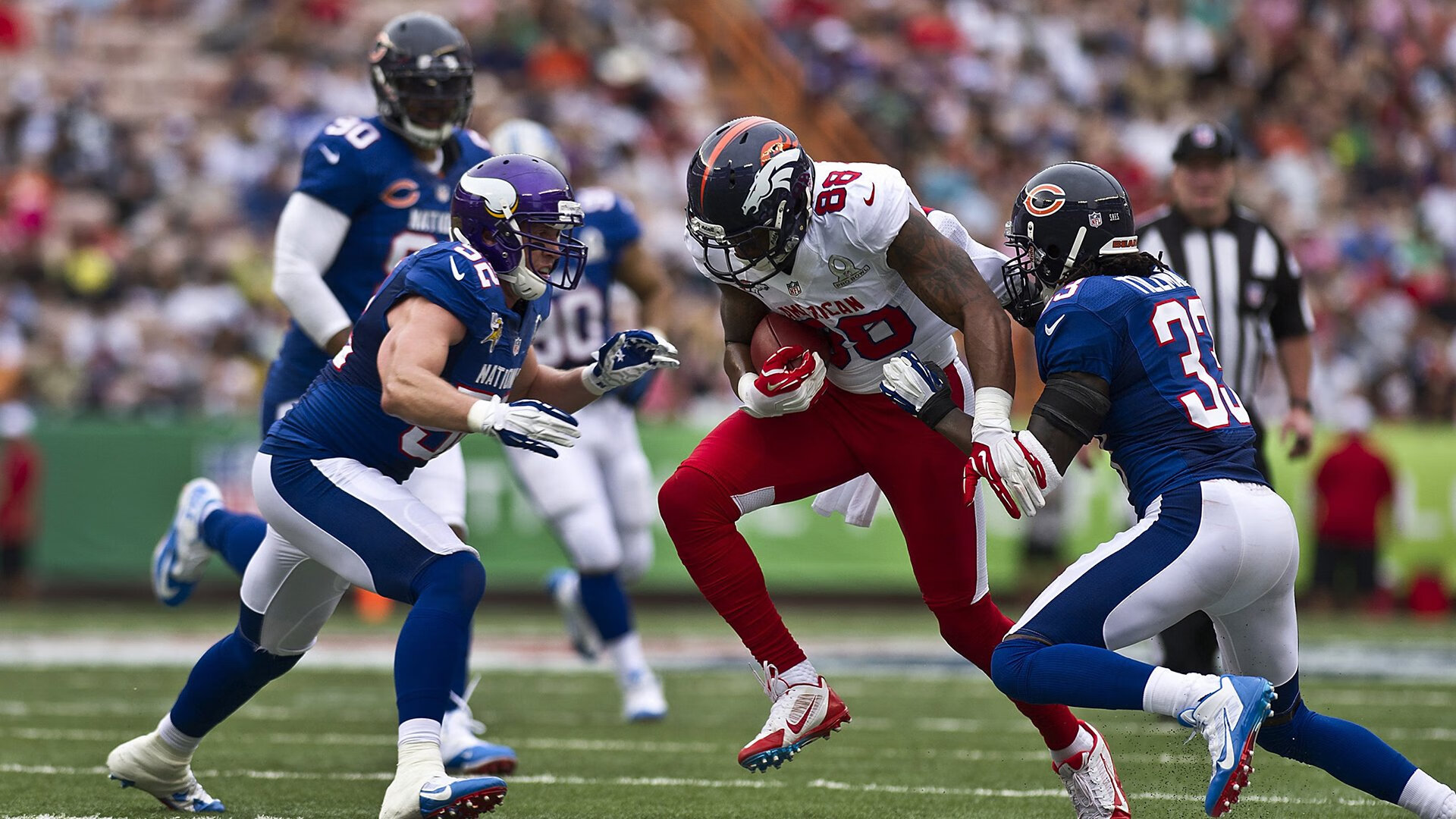 新西兰全黑队通过精密的配合与稳定的心态，在赛事中不断突破，新西兰黑色