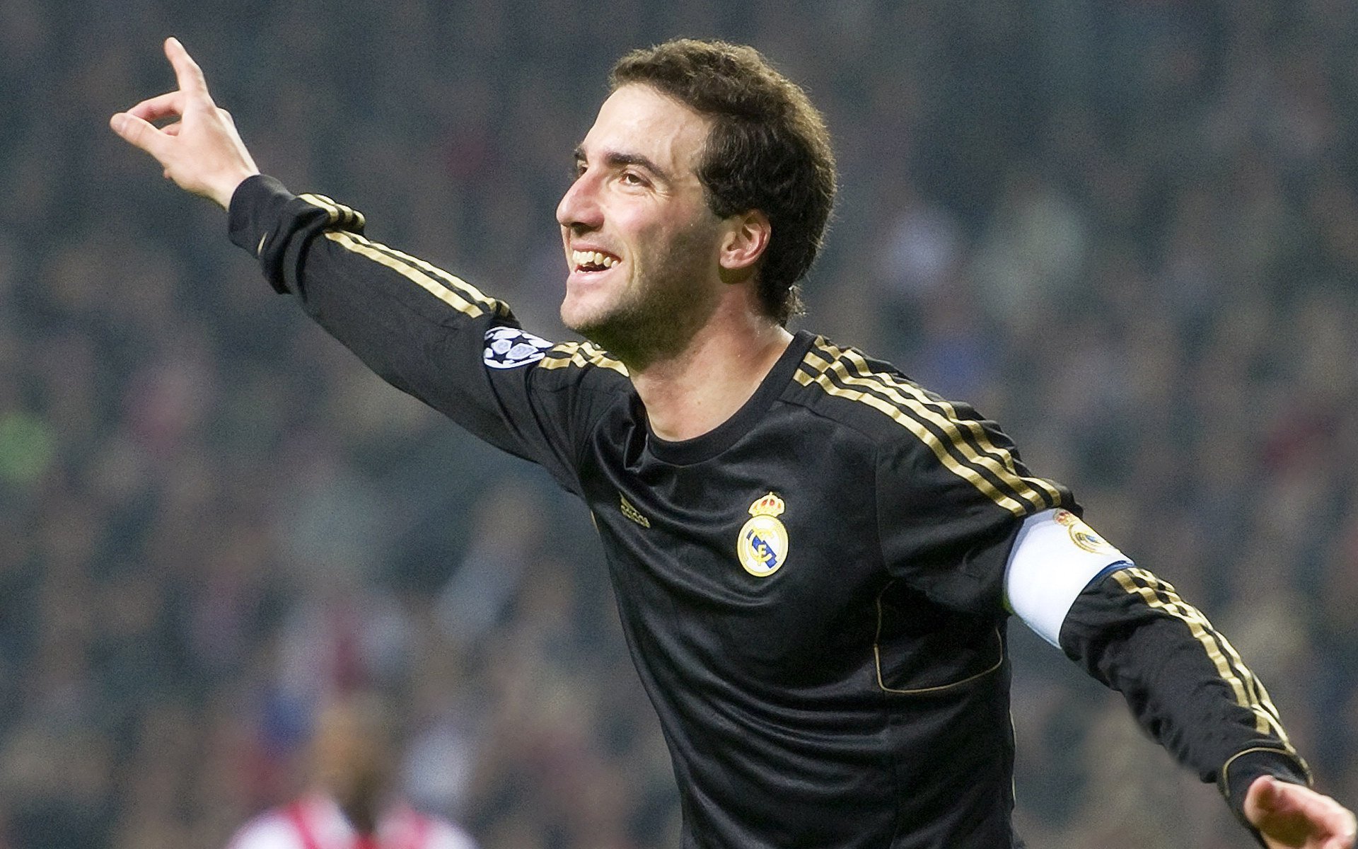 球队社媒传播成功，俱乐部商业价值提升，足球社团部门